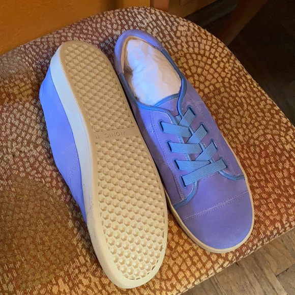 Adorable Vionic sneakers - Picture 3 of 5